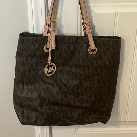 Michael Kors - Picture 2 of 2